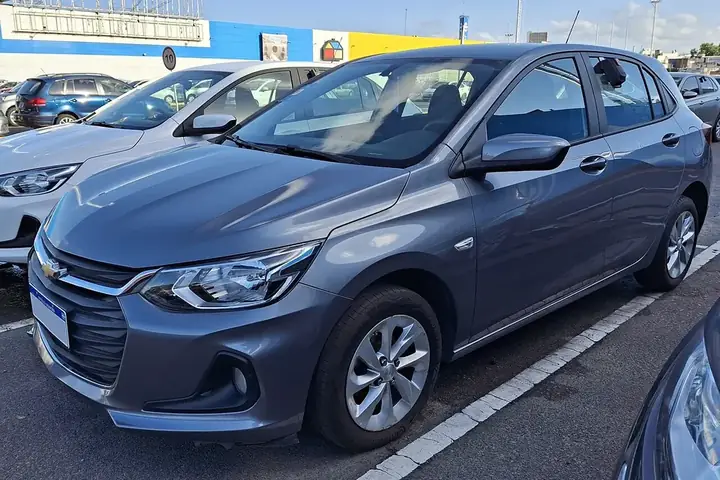 Chevrolet Onix cinza